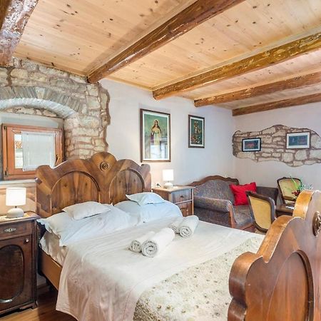 Hotel House Peresiji Pokoj fotografie