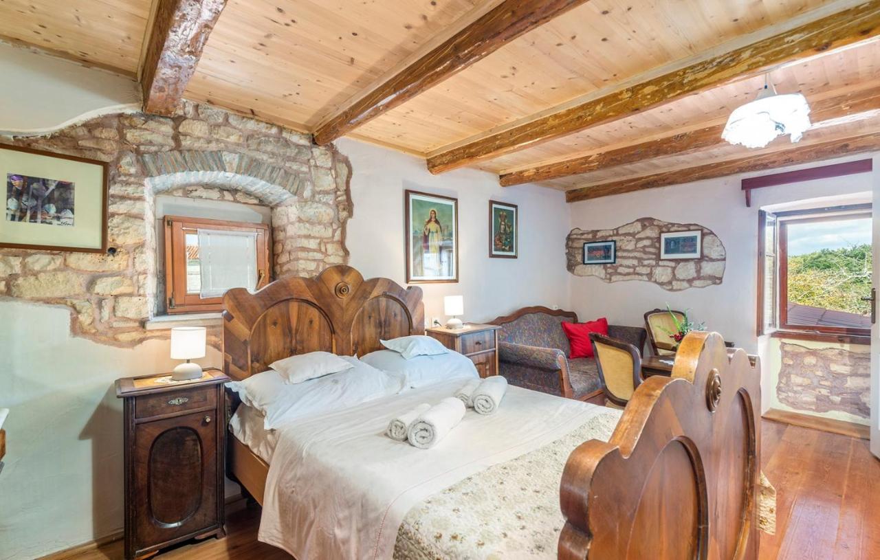 Hotel House Peresiji Pokoj fotografie