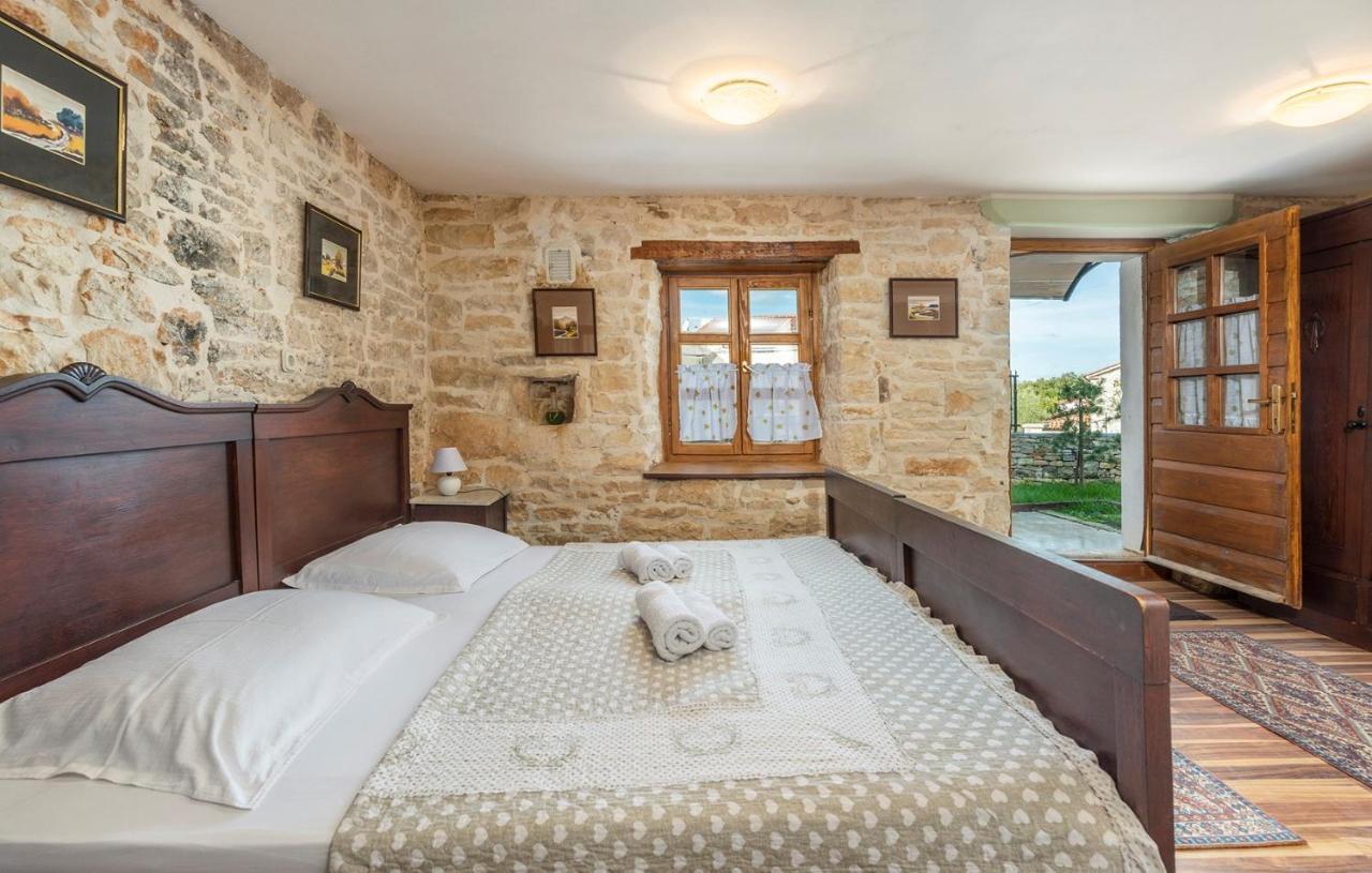 Hotel House Peresiji Pokoj fotografie