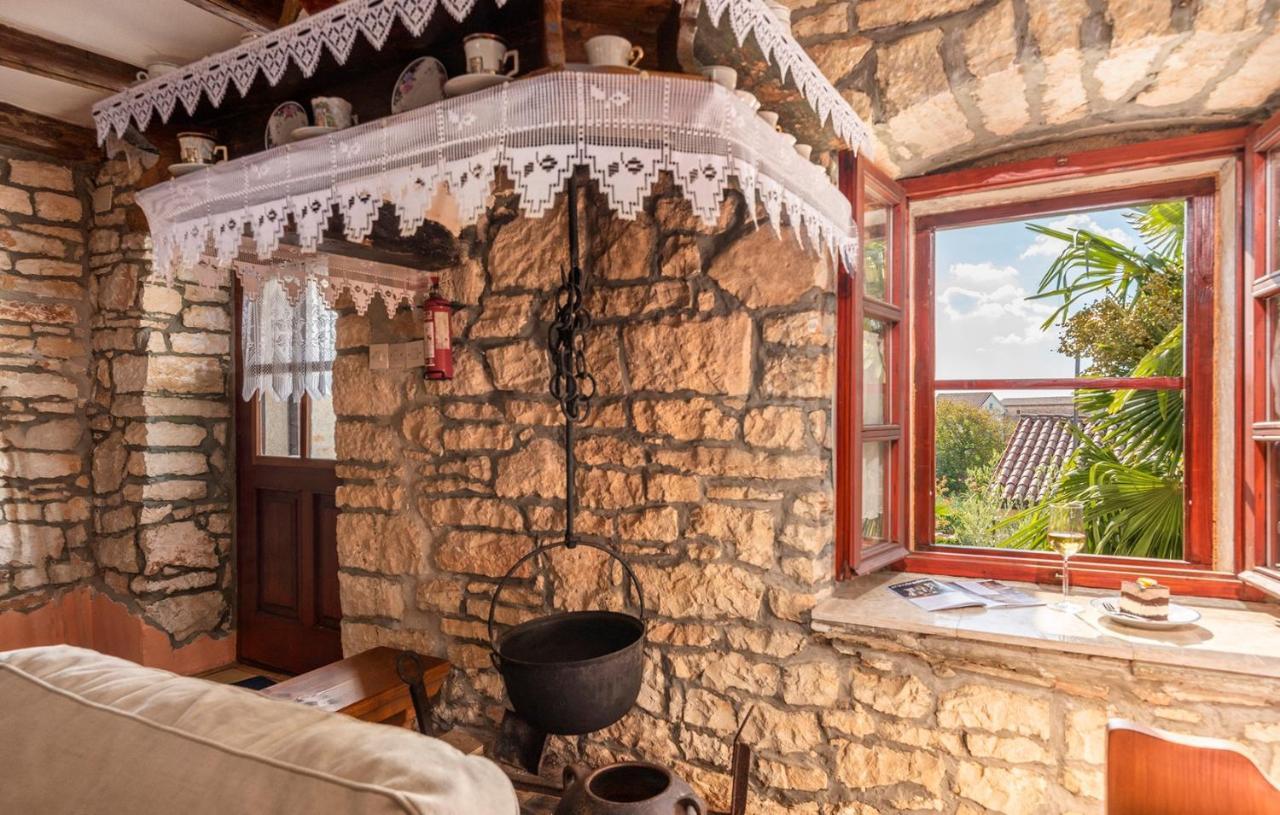 Hotel House Peresiji Pokoj fotografie