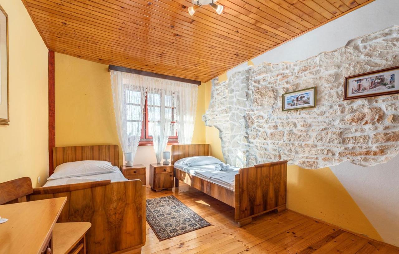Hotel House Peresiji Pokoj fotografie