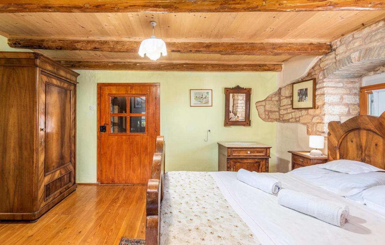 Hotel House Peresiji Pokoj fotografie