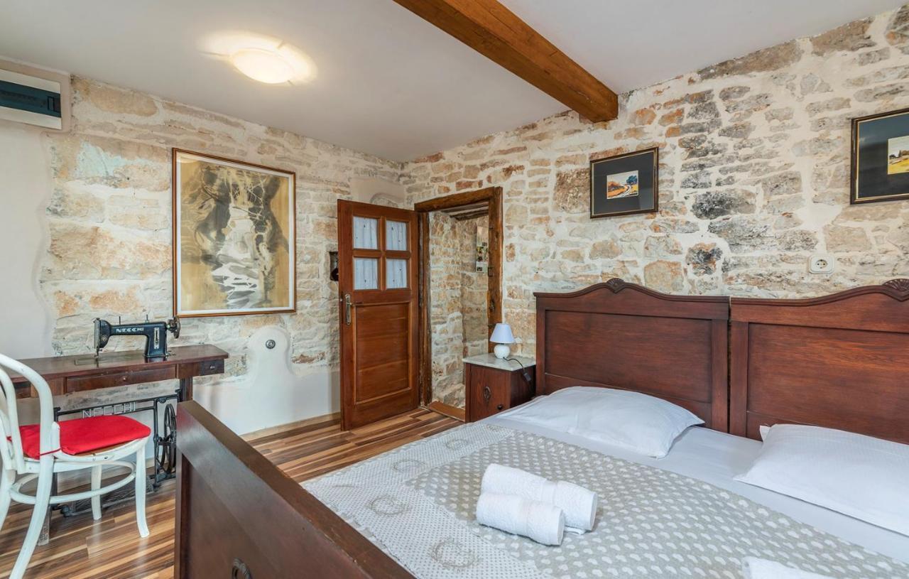 Hotel House Peresiji Pokoj fotografie