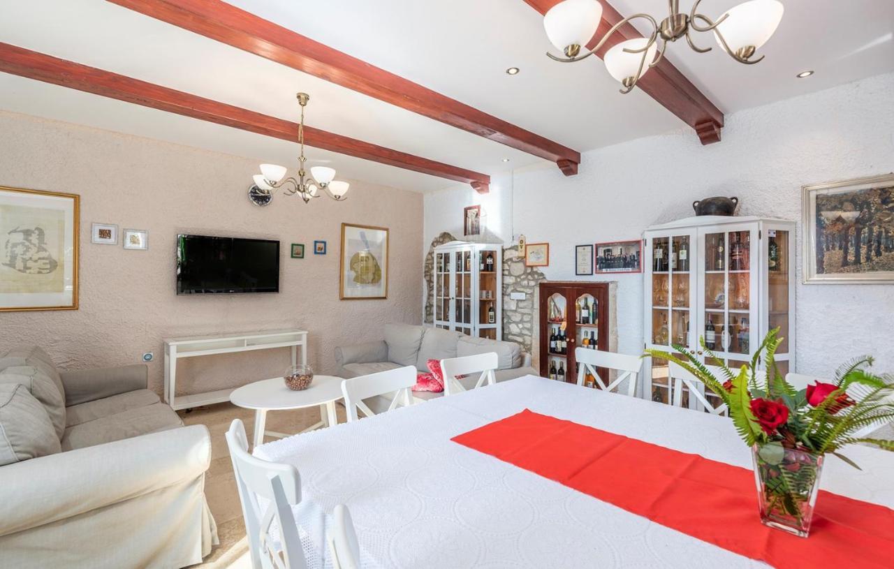 Hotel House Peresiji Pokoj fotografie