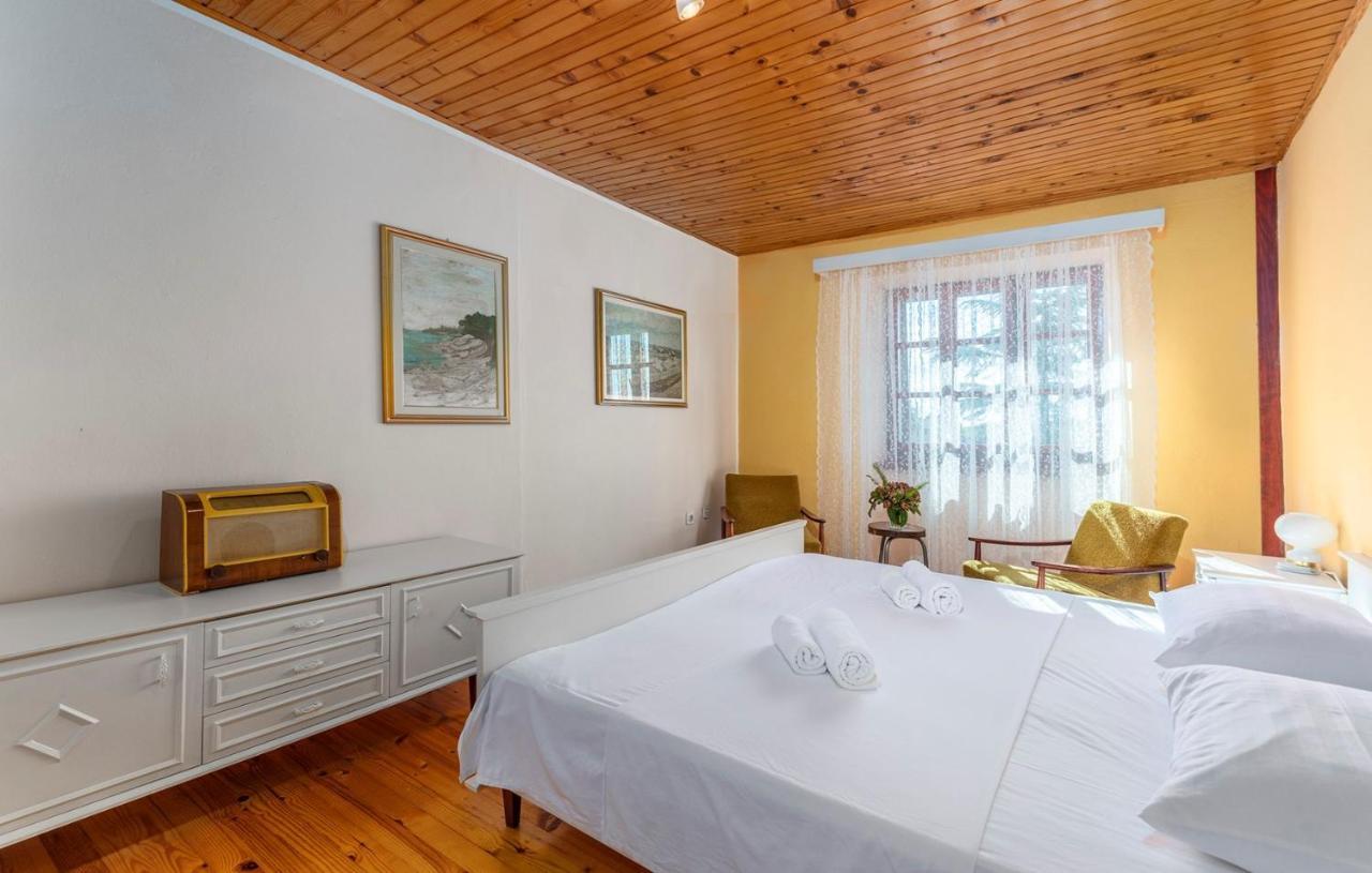 Hotel House Peresiji Pokoj fotografie