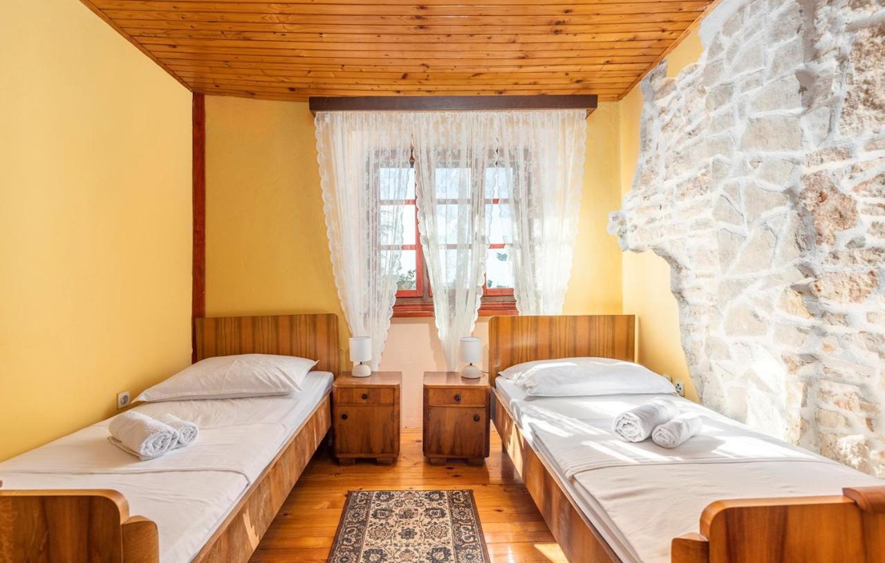 Hotel House Peresiji Pokoj fotografie