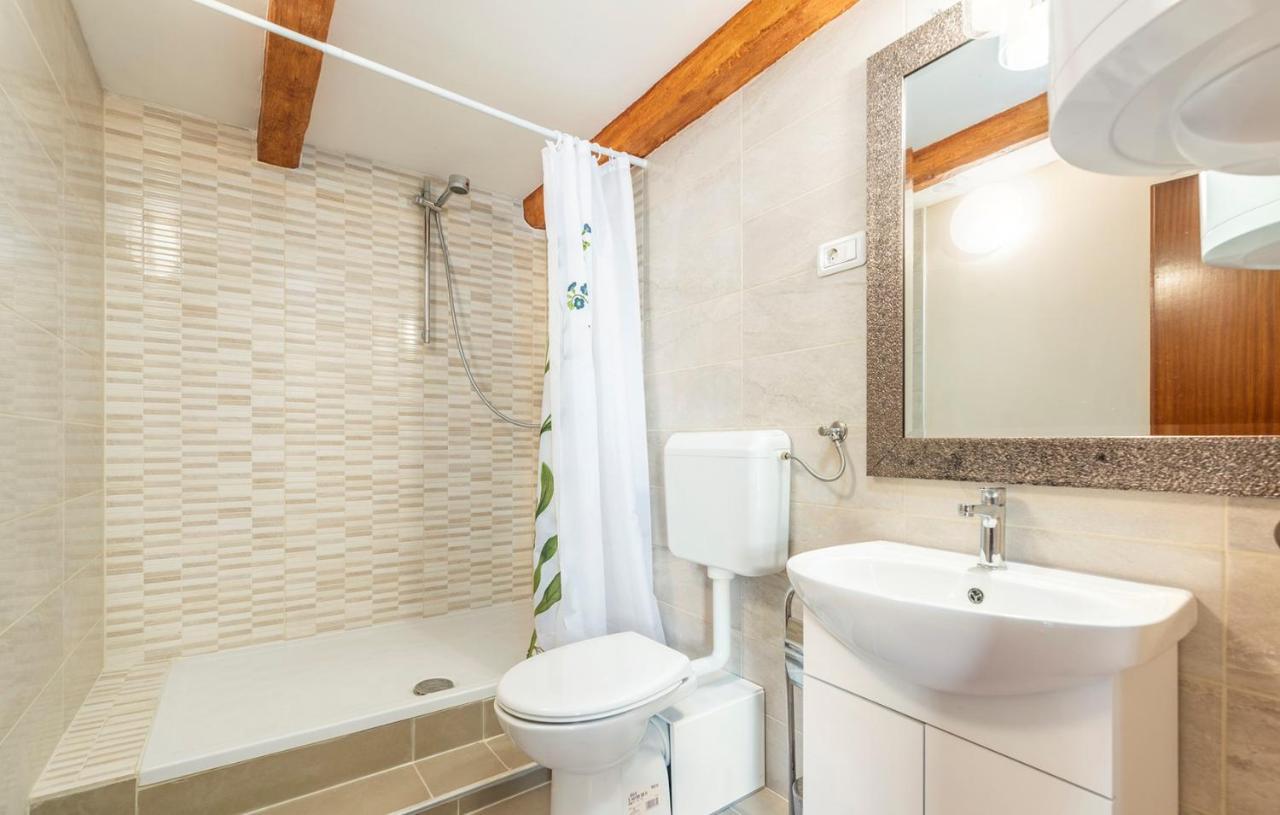 Hotel House Peresiji Pokoj fotografie